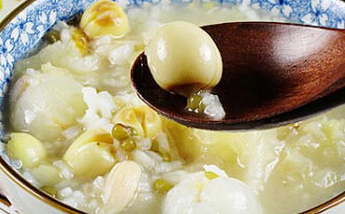 丰胸药膳 让你胸围暴涨（丰胸药膳食谱大全）