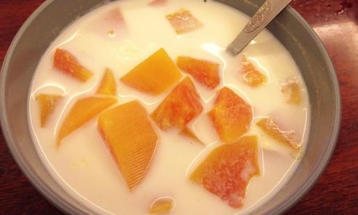 女性经期吃七类食物可丰胸（经期吃哪些食物丰胸）