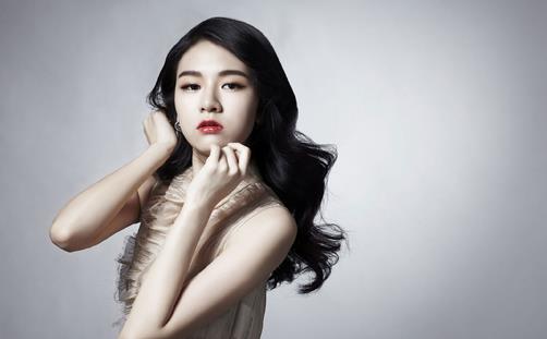 矫正8种美妆错误 拔眉毛别太靠近镜子（美妆小问题）