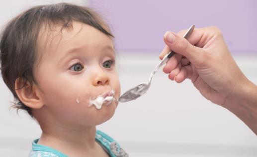 宝宝牛奶蛋白过敏乳糖不耐受 选择适合宝宝喝的酸奶（宝宝牛奶蛋白过敏乳糖不耐受喝什么奶粉）