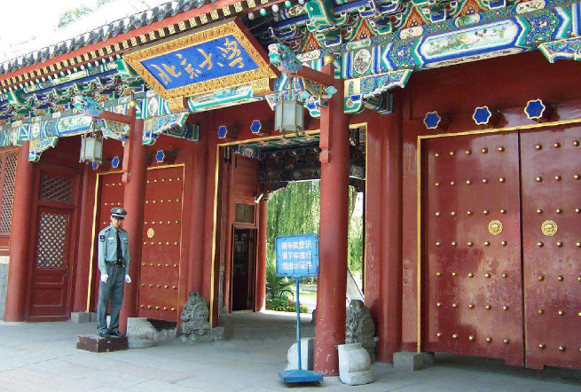 全国top10大学排行榜 北大第一，清华第二（大学排名top10）