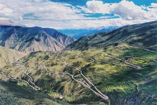 中国十大盘山公路排行榜：晴隆24道拐上榜，第七在张家界（中国十大最美盘山公路排行）