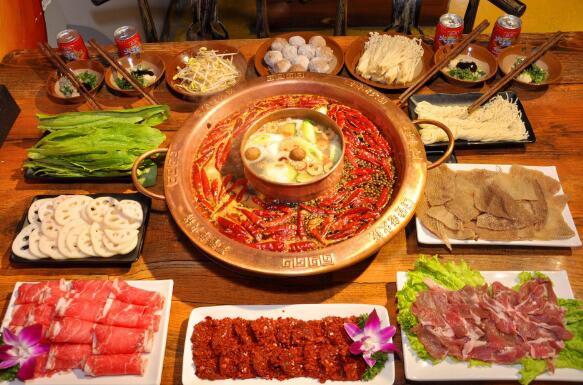 重庆十大美食排行榜 火锅辣出新高度，重庆小面必吃（重庆十大美食排名）