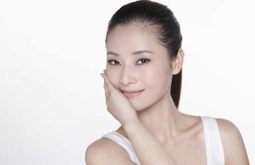 如何化裸妆 裸妆的14个技巧（如何化裸妆步骤）