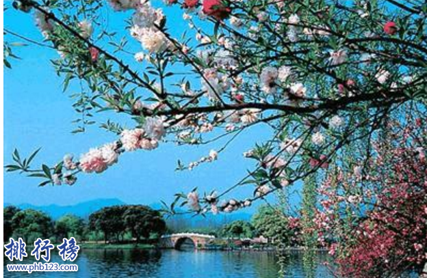 西湖有哪些著名的景点？杭州西湖十大景点介绍（西湖的十大景点有哪十大景点呢）