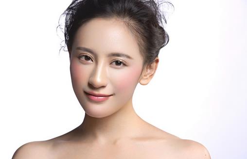 气垫CC霜的正确使用 做完美裸妆达人（气垫cc霜的正确使用顺序）