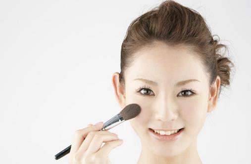 教你8小时不脱妆 打造完美妆容（带妆12小时不脱妆秘诀）