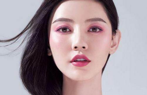 最具人气的桃花妆画法（如何画桃花妆）
