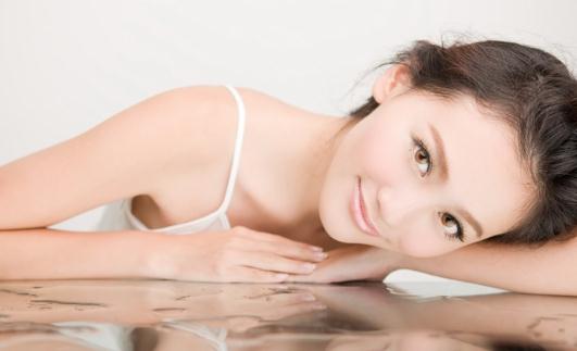 遮瑕的部位脱妆怎么补妆？（脱妆后如何补妆）