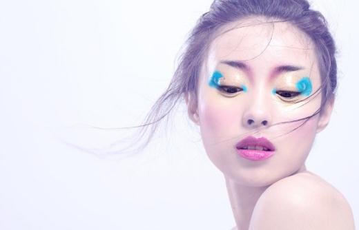 想要亲密？画出质感妆容！（如何画出精致的妆容）